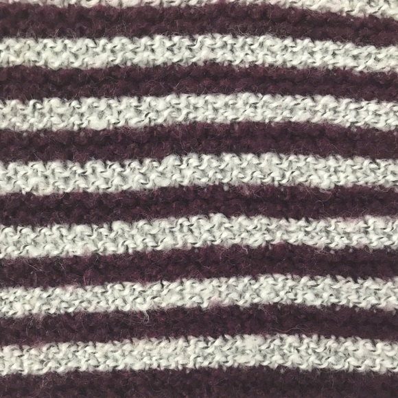 ⚡️⚡️Volcom Cropped Sweater - Picture 2 of 3